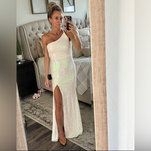 NWT Lulus white sequins formal. Perfect for a winter wonderland party - Picture 1 of 2